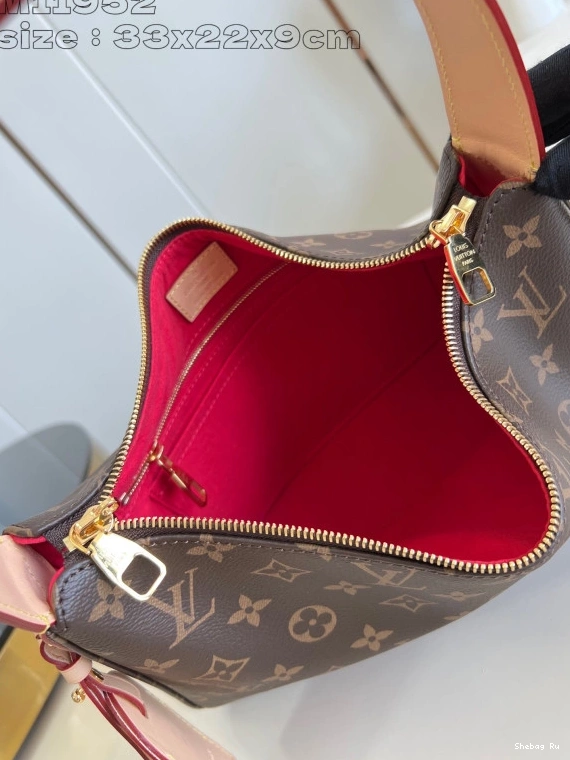 Slouchy VUITTON LOUIS PM-33*22*9CM 0815